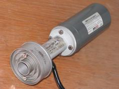 ZOSTAVA 1 feed ozarovac pre stredove anteny s pomerom fD od 032 do 035 2 magneticky polarizator Hirschmann CSP 1210 E 3 single polarity quatro band LNB SMW X LINE DRO